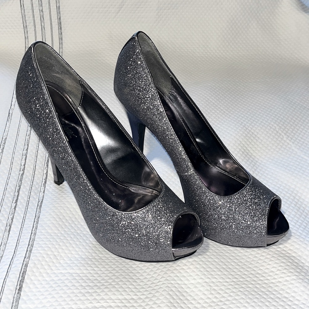 Sexy peep toe stilettos! Glittery and gorgeous!